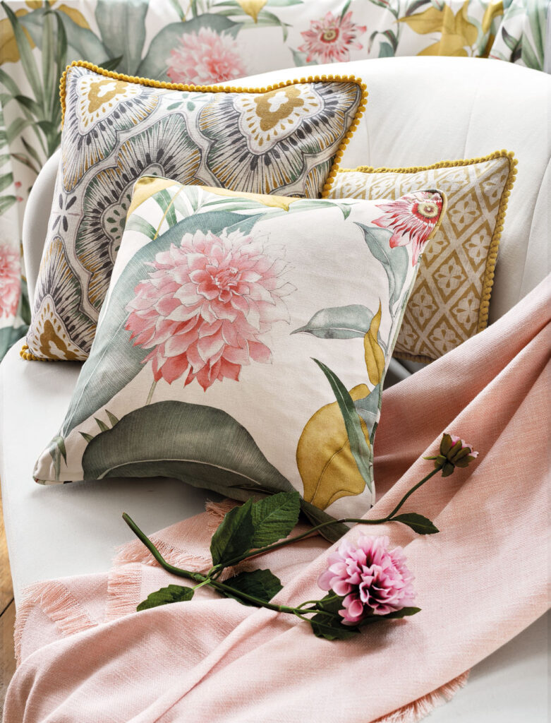 image to give example of types of cushions to use in a relaxing room 