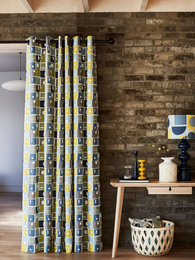 a photo to show example of how kitchen can be styled with mid century modern interior deign