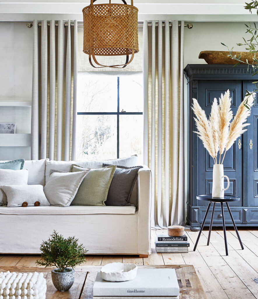 image to show how a living room would look when using linen curtains