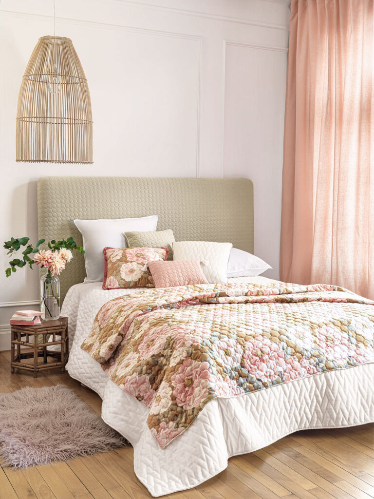 photo to show bedroom inspired by natural interior design 