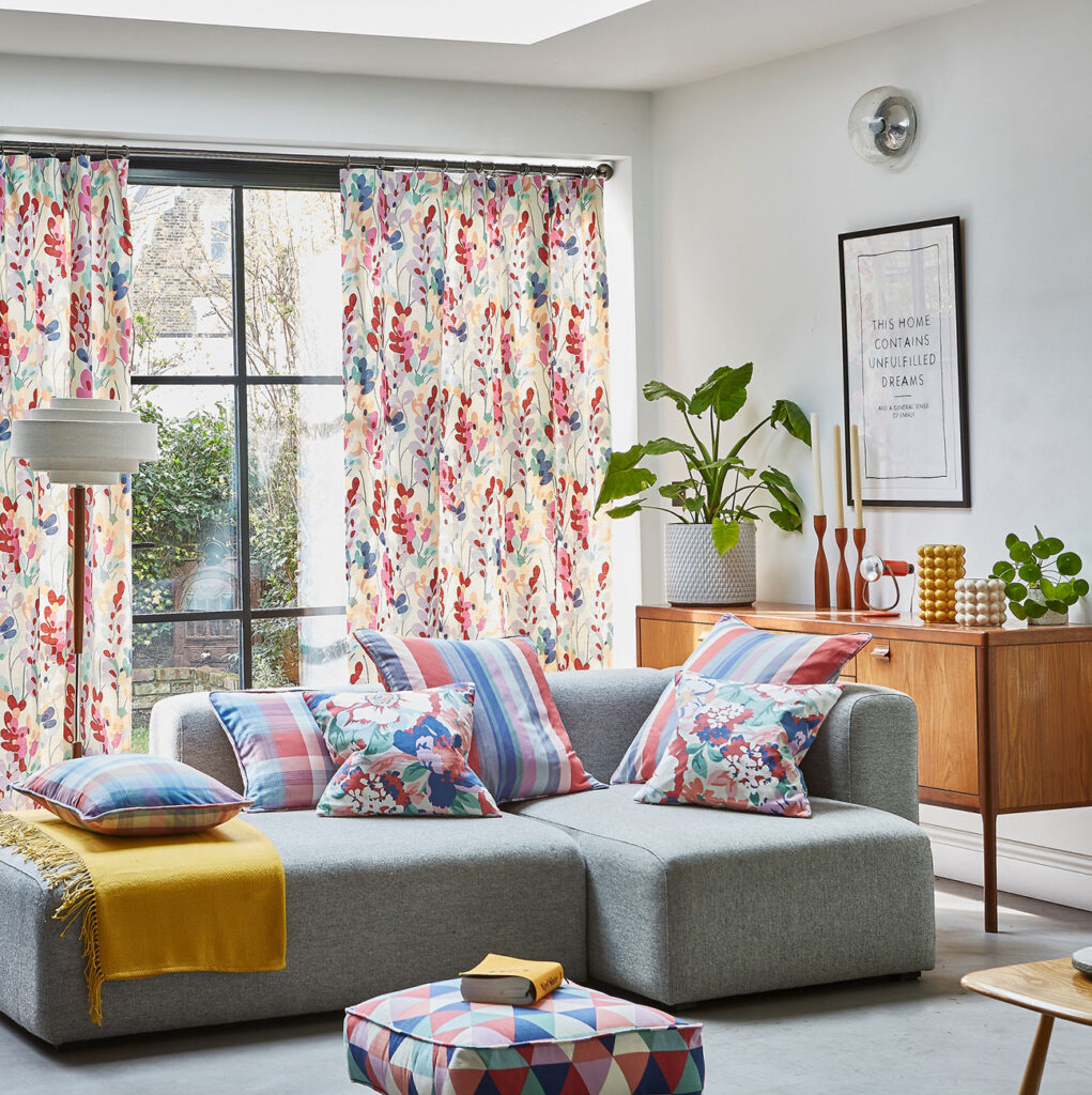 room set image to show summer colours that go well together in interior design 