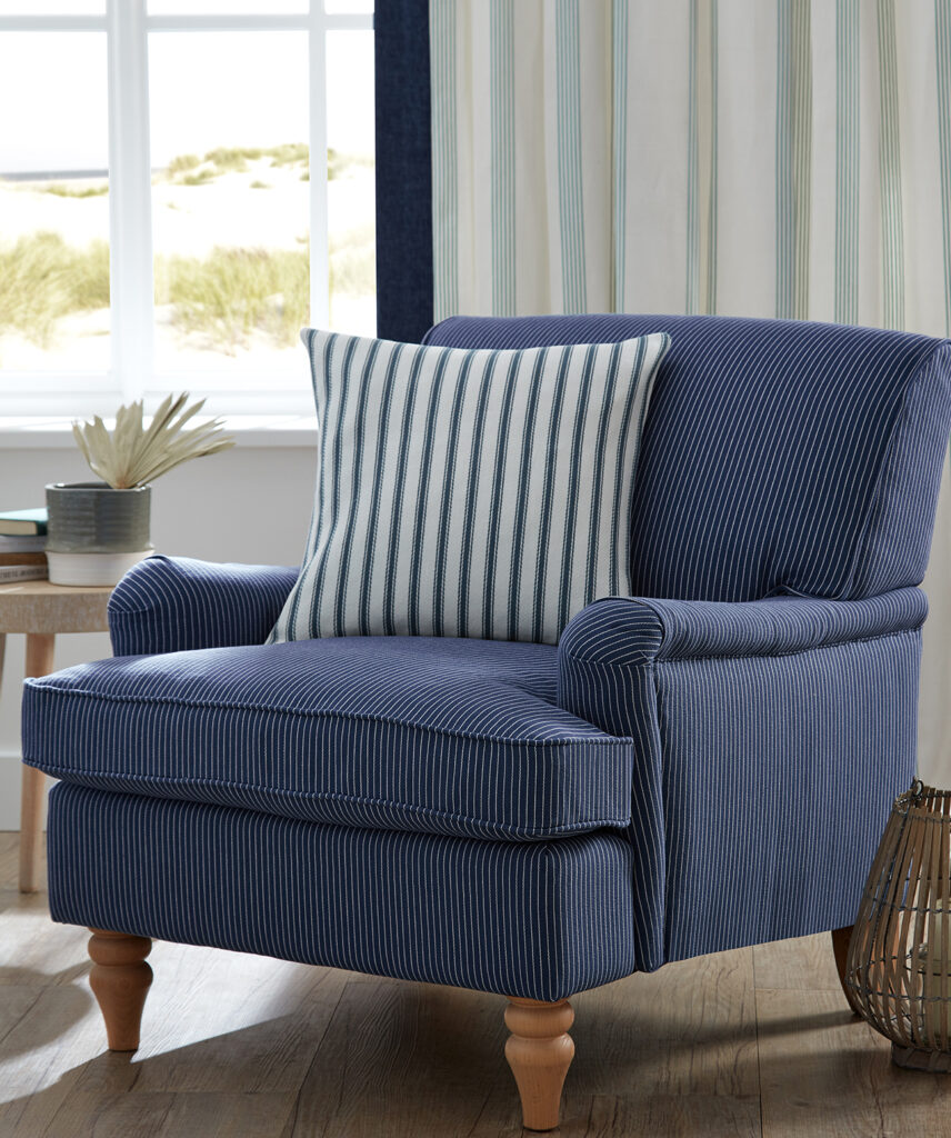 image to show the type of furnishings to use for new england style decor