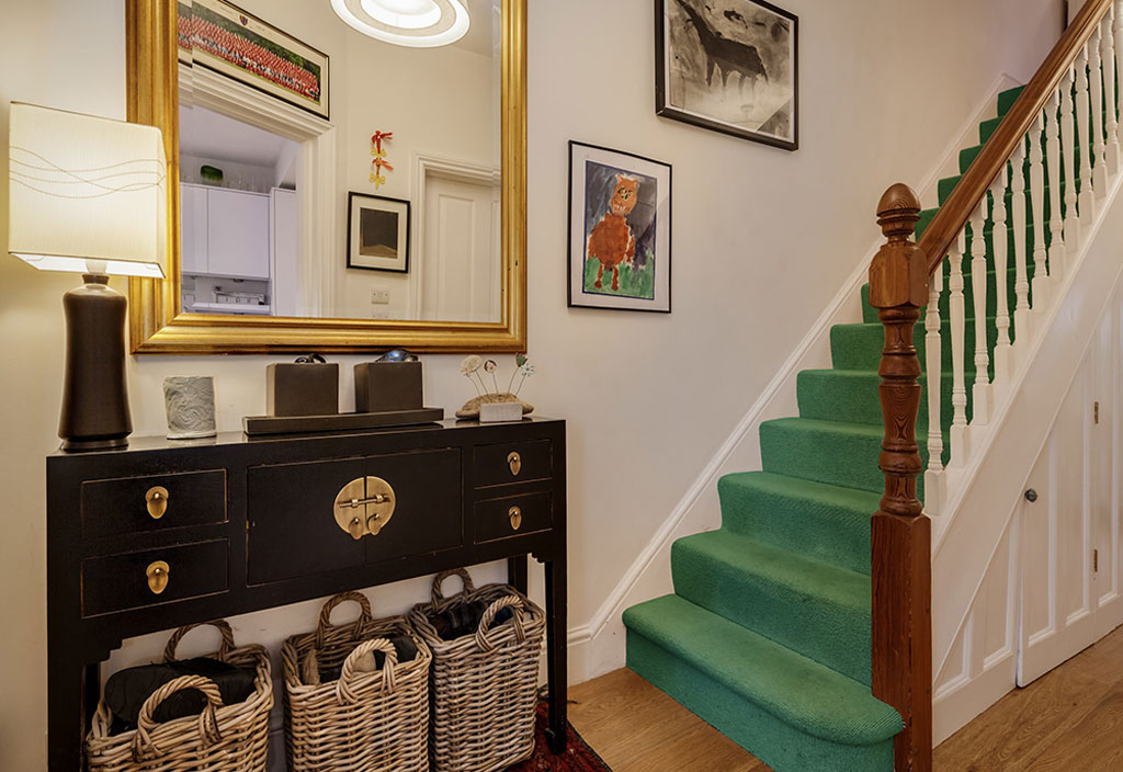 room set image to give some ideas for hallways colours