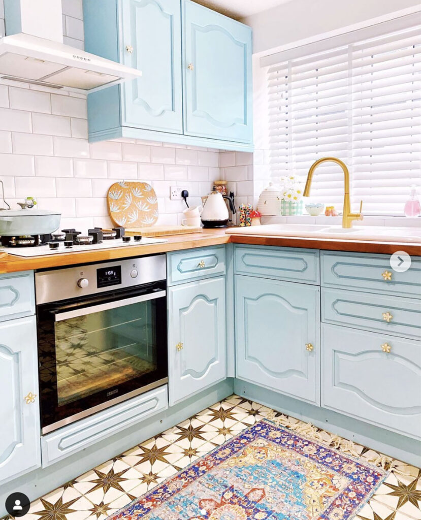 image of a blue and white kitchen 