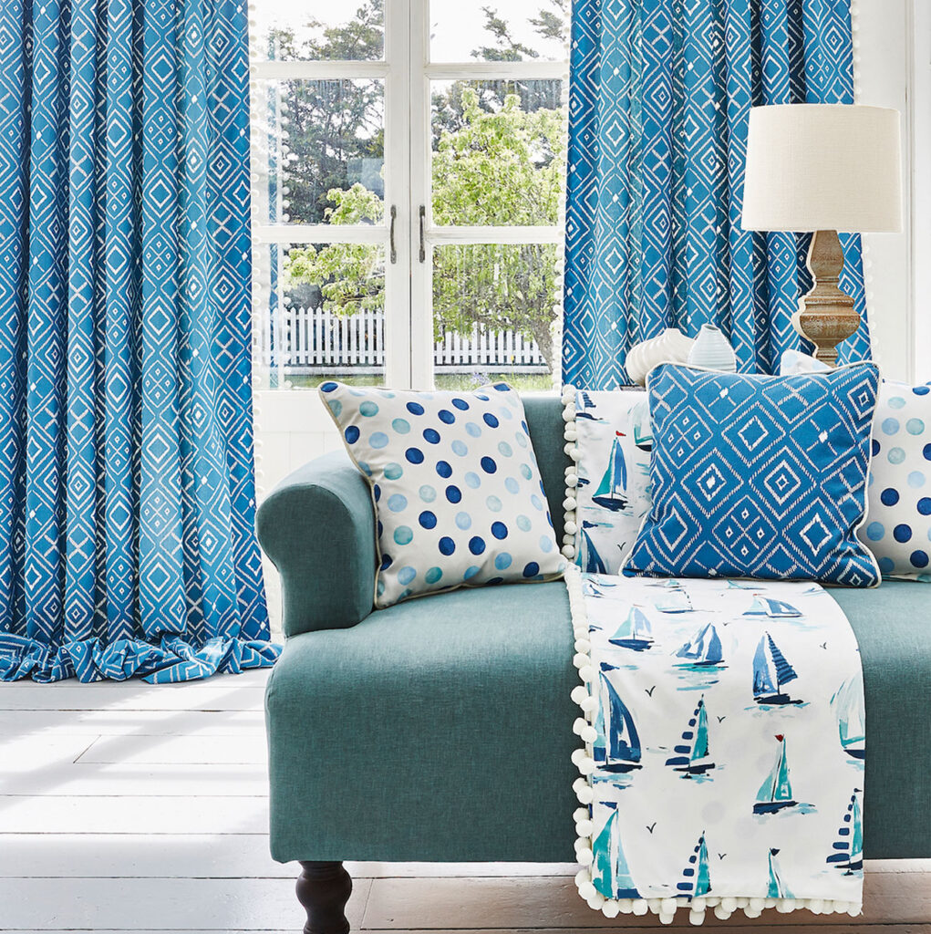 photo of a cool coastal living room 