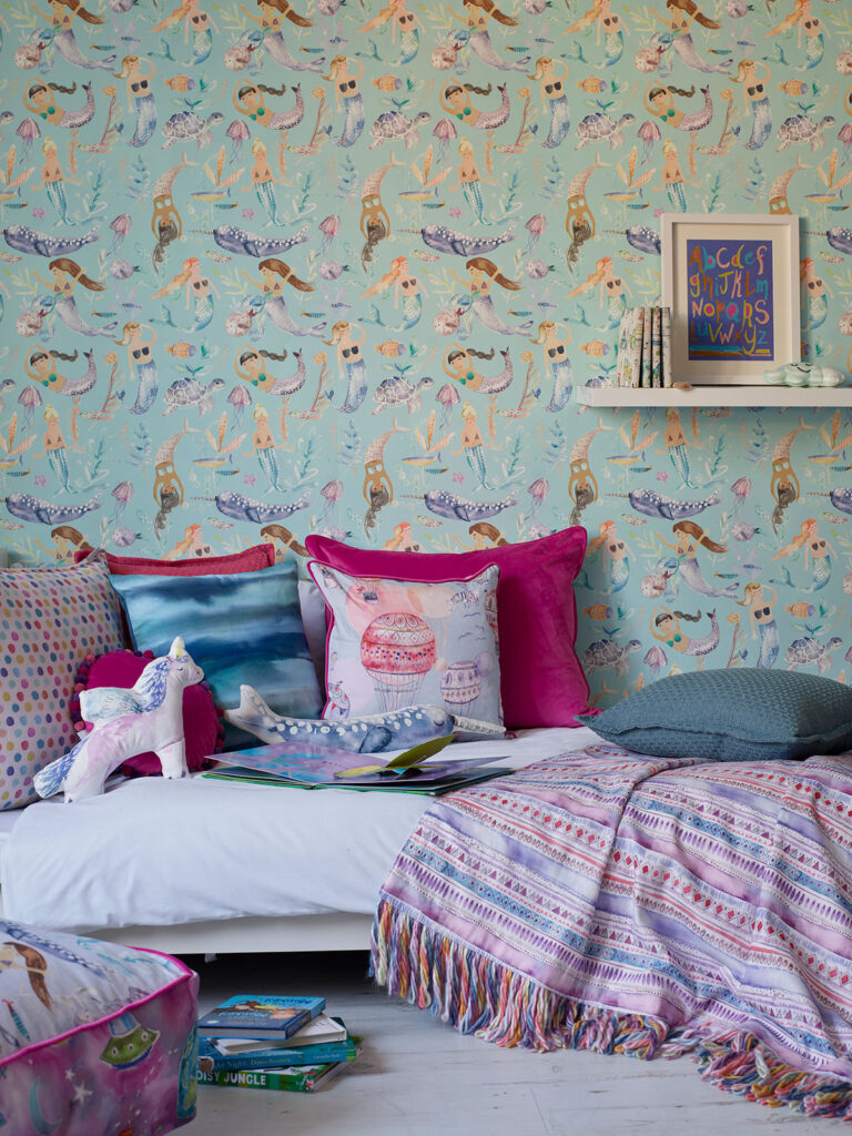 image of a pink themed toddler bedroom 