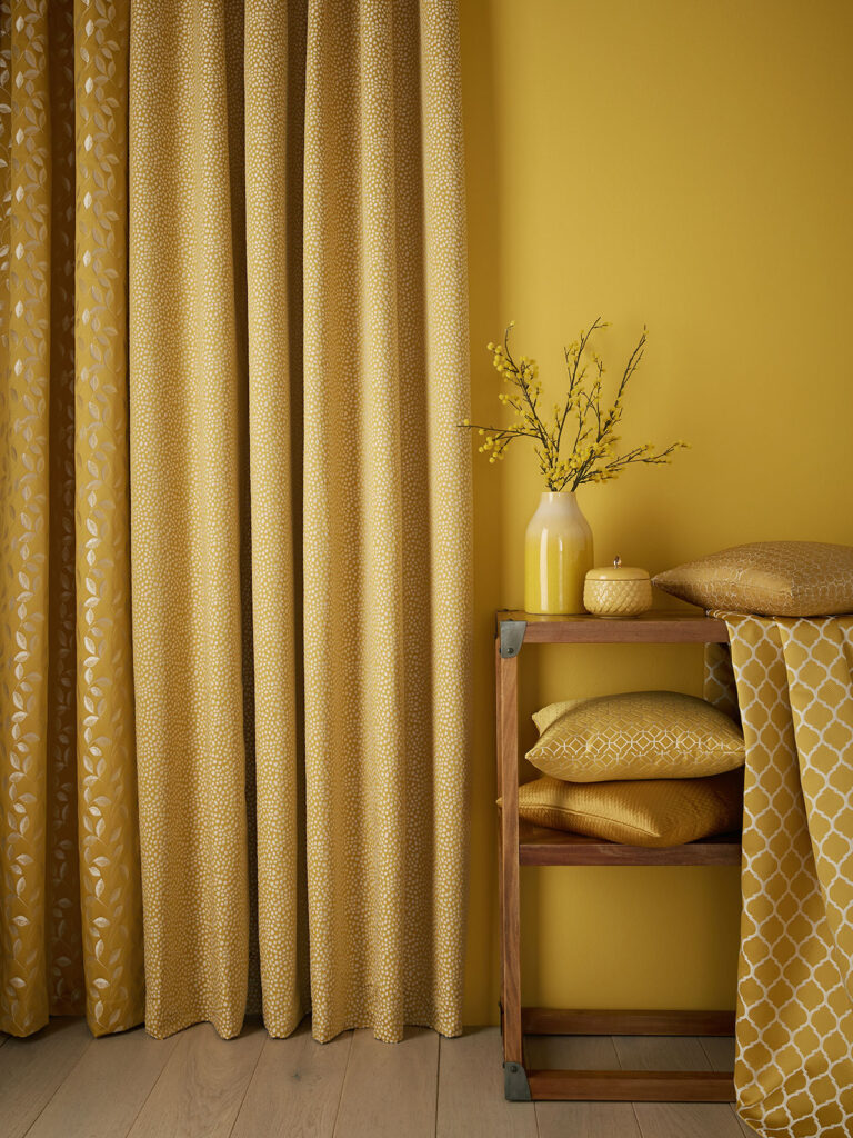 photo to show how yellow summer hues can be used in interior design 