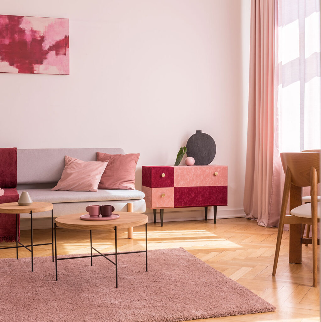 photo of a room with a berry red and pick themed colour 