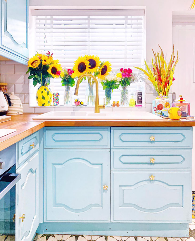 A bright, colourful kitchen from lillyswatercolours